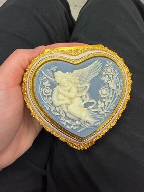Vintage Cameo Sankyo Japanese Porcelain Heart Music Box